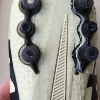 Nike Kramponun Alt Tabanında Ciddi Deformasyon Ve Yanlış İnceleme Sonucu Mağduriyet