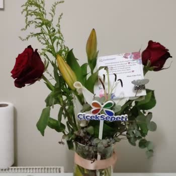 Anneler Günü'nde Yanlış Ve Gecikmeli Çiçek Teslimatı Hayal Kırıklığı Yarattı