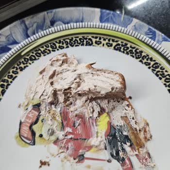 Anneler Günü Pastası Kremadan İbaretti Kek Yoktu