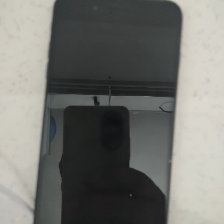 Yeni Alınan İphone 8 Plus Arızalı Ve Orijinal Olmayan Aksesuar