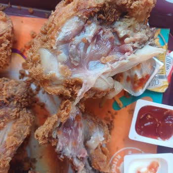 Popeyes Kuşadası AVMde Çiğ Tavuk Skandalı Ve Sağlık Riski