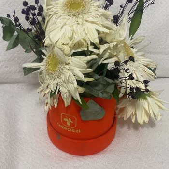 Anneler Günü'nde Yanlış Ve Solmuş Çiçek Gönderimi Mağduriyeti