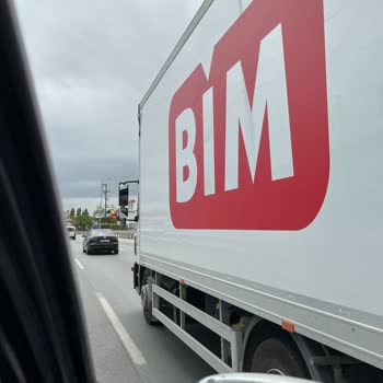 BİM Lojistik Aracının Tehlikeli Trafik Davranışları