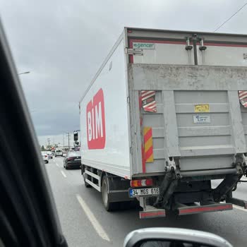 BİM Lojistik Aracının Tehlikeli Trafik Davranışları