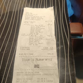 McDonald's Şubesinde Menü Fiyatı Farkı Ve Yanlış Ürün İşlemi Mağduriyeti