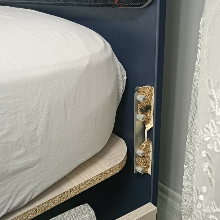 Kısa Sürede Kırılan Karyola Ve Ücretli Parça Değişimi Hayal Kırıklığı Yarattı