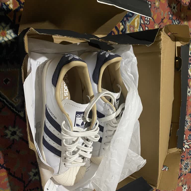 SuperStep'den Satın Alınan Adidas Ayakkabının Kötü Paketlenmesi Ve Orijinal Kutusuz Gönderilmesi