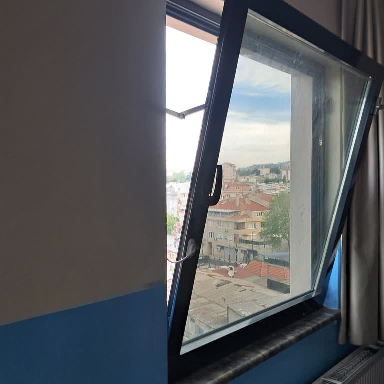Sınıftaki Sabit Pencereler Nedeniyle Yetersiz Havalandırma Ve Dikkat Dağınıklığı