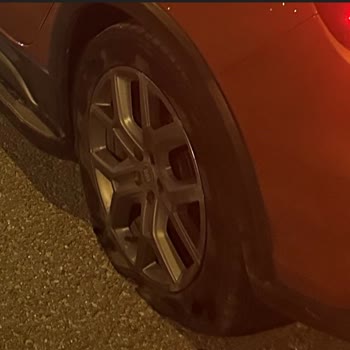 Otoyolda Cisim Nedeniyle Lastik Patladı Yardım Yetersiz Kaldı Maddi Zarar Oluştu