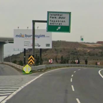 Otoyolda Cisim Nedeniyle Lastik Patladı Yardım Yetersiz Kaldı Maddi Zarar Oluştu