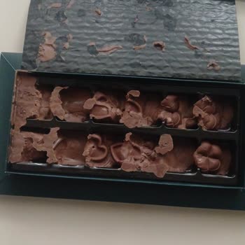 Anneler Gününde Erimiş Çikolata Ve İlgisiz Müşteri Hizmetleri