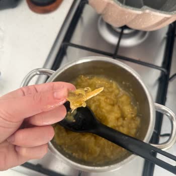 Köz Patlıcanın İçinden Çıkan Tahta Parçası Şaşkınlığı