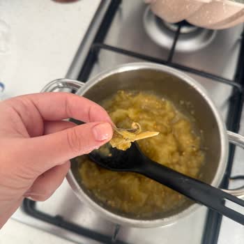 Köz Patlıcanın İçinden Çıkan Tahta Parçası Şaşkınlığı