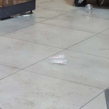 Burger King Aliağa Şubesinde Temizlik Ve Düzen Sorunu