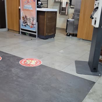 Burger King Aliağa Şubesinde Temizlik Ve Düzen Sorunu