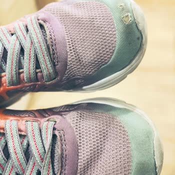 Skechers Kısa Sürede Yırtılan Ayakkabı ve Firma İlgisizliği