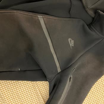 Nike Tech Fleece Ürününde Sarı Yanık Lekeleri Ve Değişim Talebi