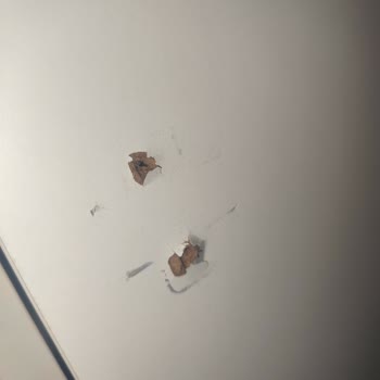 Dolap Kapağı Çocuğumun Üzerine Düştü, Mağaza Sorumsuz Davranıyor