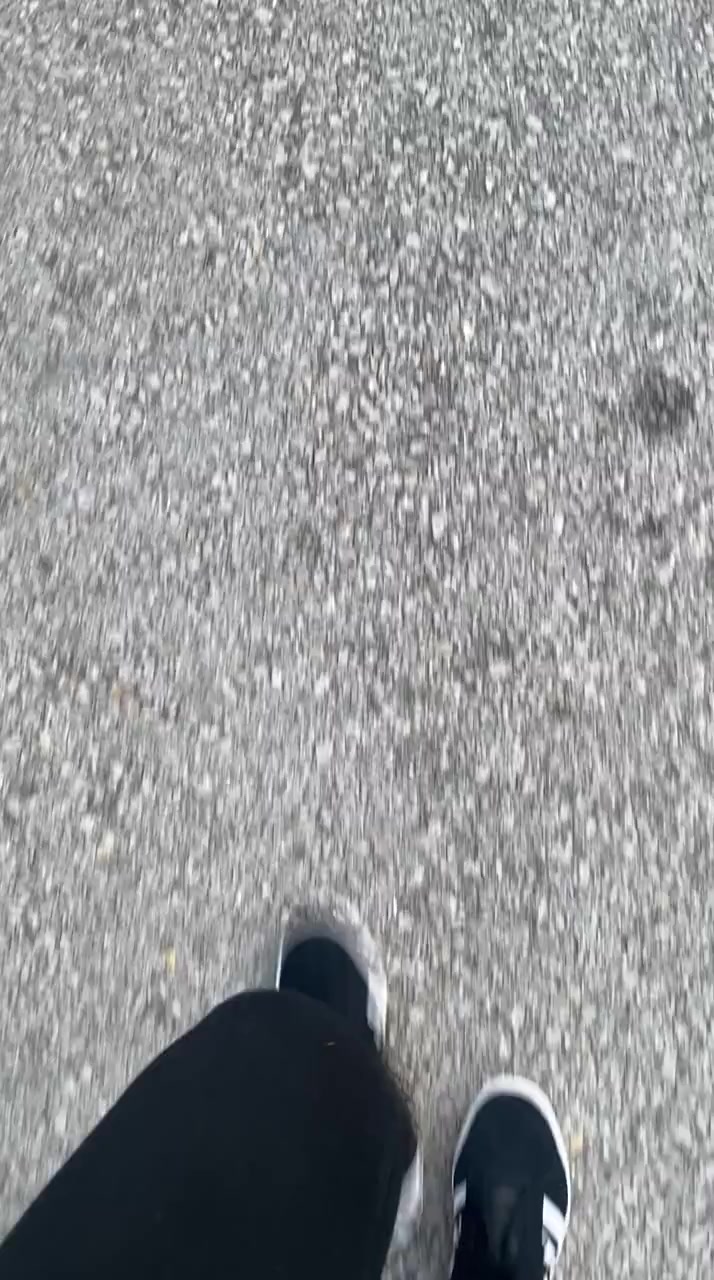 Adidas Schuhe von Deichmann Geräusche nach 2 Tagen, Rückgabe verweigert Videovorschaubild