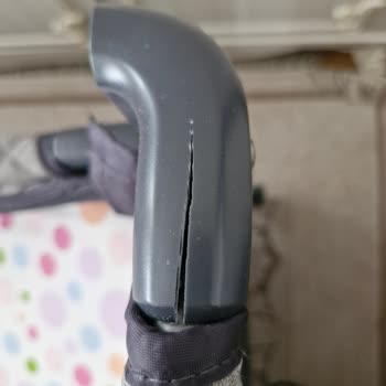 Kraft Siena Beşik 5 Ayda Yırtıldı Ve Çatladı, Çözüm Bekliyorum