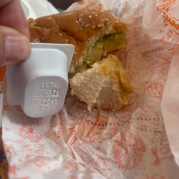 Popeyes Lezzetsiz Ve Kalın Tavuk Göğsü, Bayat Ekmek Sorunu