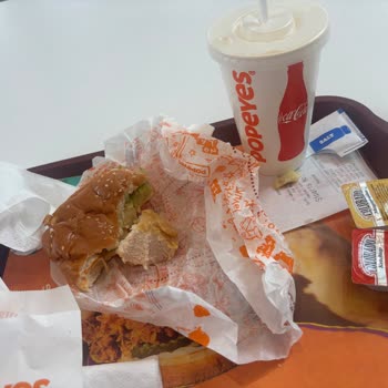 Popeyes Lezzetsiz Ve Kalın Tavuk Göğsü, Bayat Ekmek Sorunu