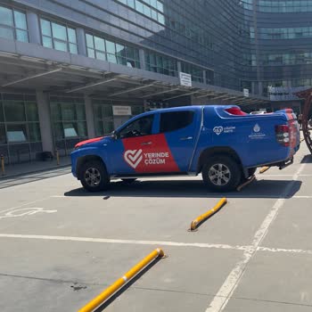 Süleyman Yalçın Şehir Hastanesi'nin Engelli Otopark Alanı Taslarla Ve Dubalarla Kapatılmış