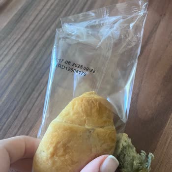 Migros'tan Alınan UNO Kruvasanın Son Kullanma Tarihine Rağmen Küflü Çıkması