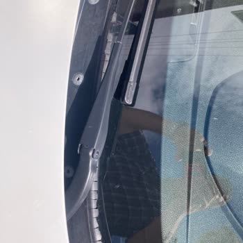 BMW 116D Ön Cam Fitilinde Parçalanma Ve Su Sızdırma Sorunu