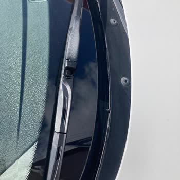 BMW 116D Ön Cam Fitilinde Parçalanma Ve Su Sızdırma Sorunu