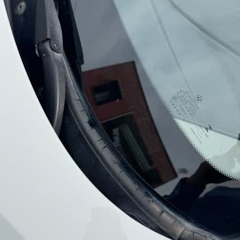 BMW 116d'nin Ön Cam Fitilinde Erken Deformasyon Ve Su Sızdırma Sorunu