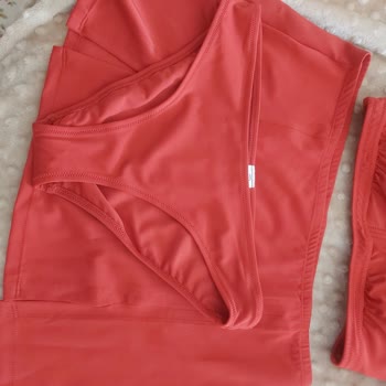 Kızıma Doğum Günü İçin Aldığım Bikini Seti Yanlış Ve Etiketsiz Geldi Ulaşamıyorum