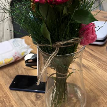 Anneler Günü Siparişim Hayal Kırıklığına Uğrattı: Solmuş Çiçek Ve Yetersiz Müşteri Hizmeti