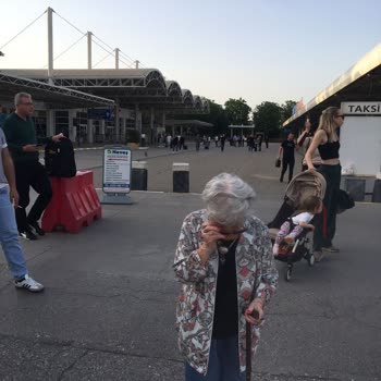 Antalya Havalimanı'nda Yetersiz Tekerlekli Sandalye Hizmeti Ve Trafik Cezası Mağduriyeti