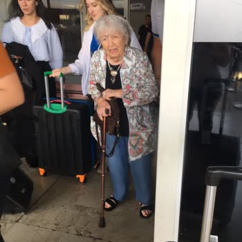 Antalya Havalimanı'nda Yetersiz Tekerlekli Sandalye Hizmeti Ve Trafik Cezası Mağduriyeti