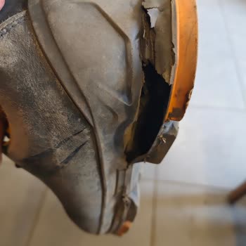 Kısa Sürede Hasar Gören İş Ayakkabısı Ve İlgisiz Müşteri Hizmetleri