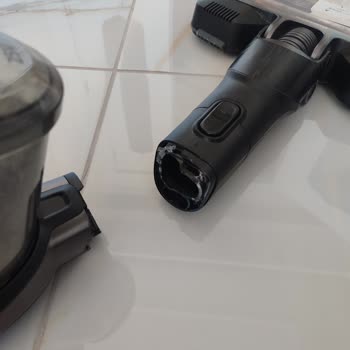 Yeni Alınan Süpürgenin Başlığı Kısa Sürede Kırıldı