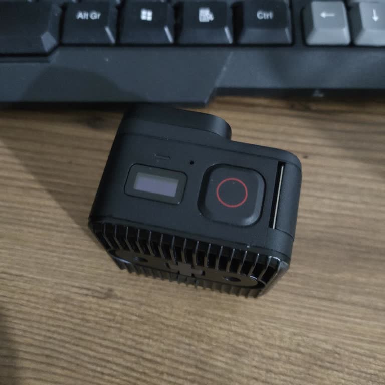 I Regret Buying GoPro Hero 11 Mini: Screen Malfunctioned, No Support