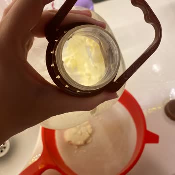 Jersey Sütünde Topaklanma Ve Kesilme Sorunu Bebeğim İçin Endişe Verici