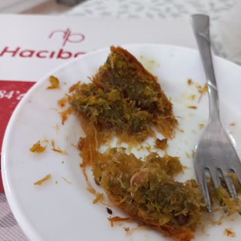 Fıstıklı Kadayıftan Çıkan Kabuk Dişimi Kırdı Denetim Yapılmıyor Mu