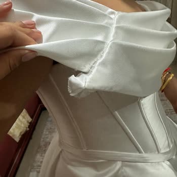 Düğün Günümde Gelinliğimin Dikişleri Açıldı