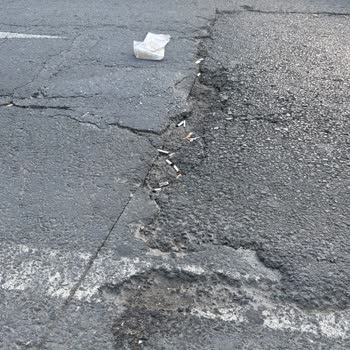 Yollar Ve Kaldırımlar Hâlâ Düzeltilmedi, Yağmurda Mağdur Oluyoruz