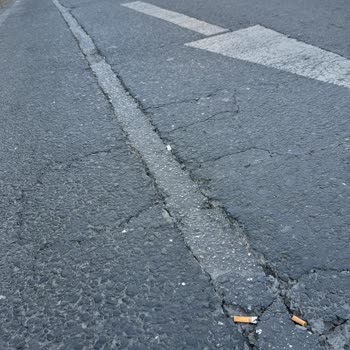 Yollar Ve Kaldırımlar Hâlâ Düzeltilmedi, Yağmurda Mağdur Oluyoruz