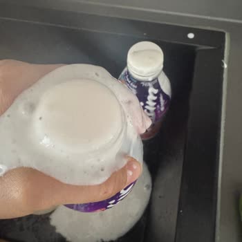 Aldığım Kefirler Bozuk Çıktı, Açınca Fışkırdı Ve Kötü Kokuyordu