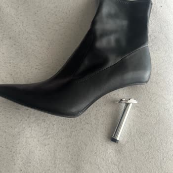 Botas Bershka defectuosas tras dos usos y sin número de referencia