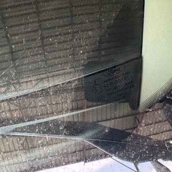 Doğanlar Ford Servisinde Eksik Ve Hatalı Cam Onarımı