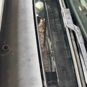 Doğanlar Ford Servisinde Eksik Ve Hatalı Cam Onarımı