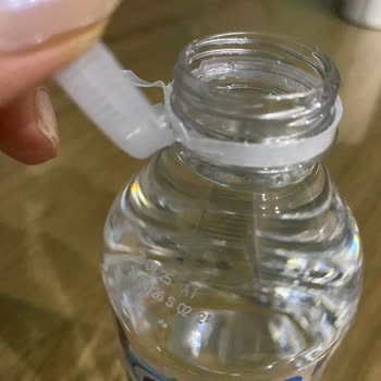 Saka Su Şişelerinde Kapak Açma Sorunu Ve Kesici Etki