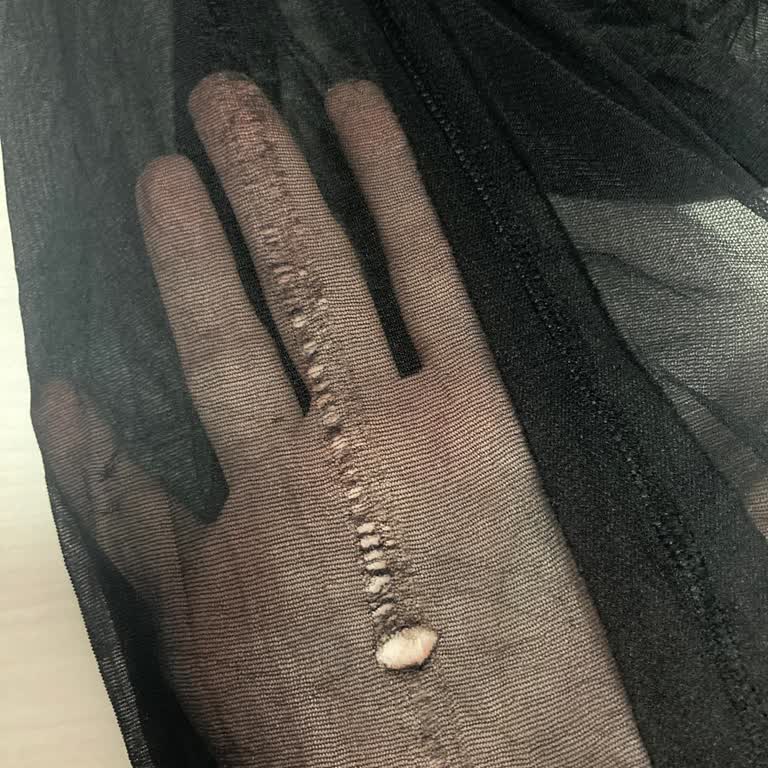 Pahalıya Alınan Çorap İlk Giyişte Yırtıldı, Kalite Hayal Kırıklığı