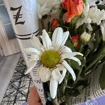 Anneler Günü'nde Beklentiyi Karşılamayan Solmuş Çiçekler Ve Hayal Kırıklığı